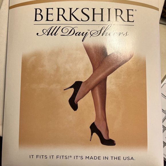 NWT Berkshire All Day Sheer Pantyhose Size Queen Petite Color Dk Brown - Picture 4 of 5